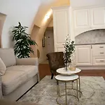 Heart Of Old Town - St. Ann Apartment
