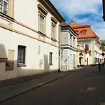 Heart Of Old Town - St. Ann Apartment